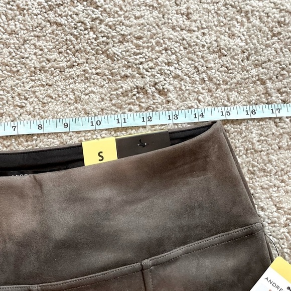 Andrew Marc Women’s Taupe Faux Suede Pull on Leggings Pants Small NWT - Picture 5 of 7